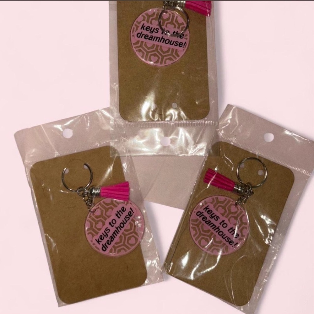 BRAND NEW KEYS TO THE DREAMHOUSE KEYCHAIN BUNDLE 🔑